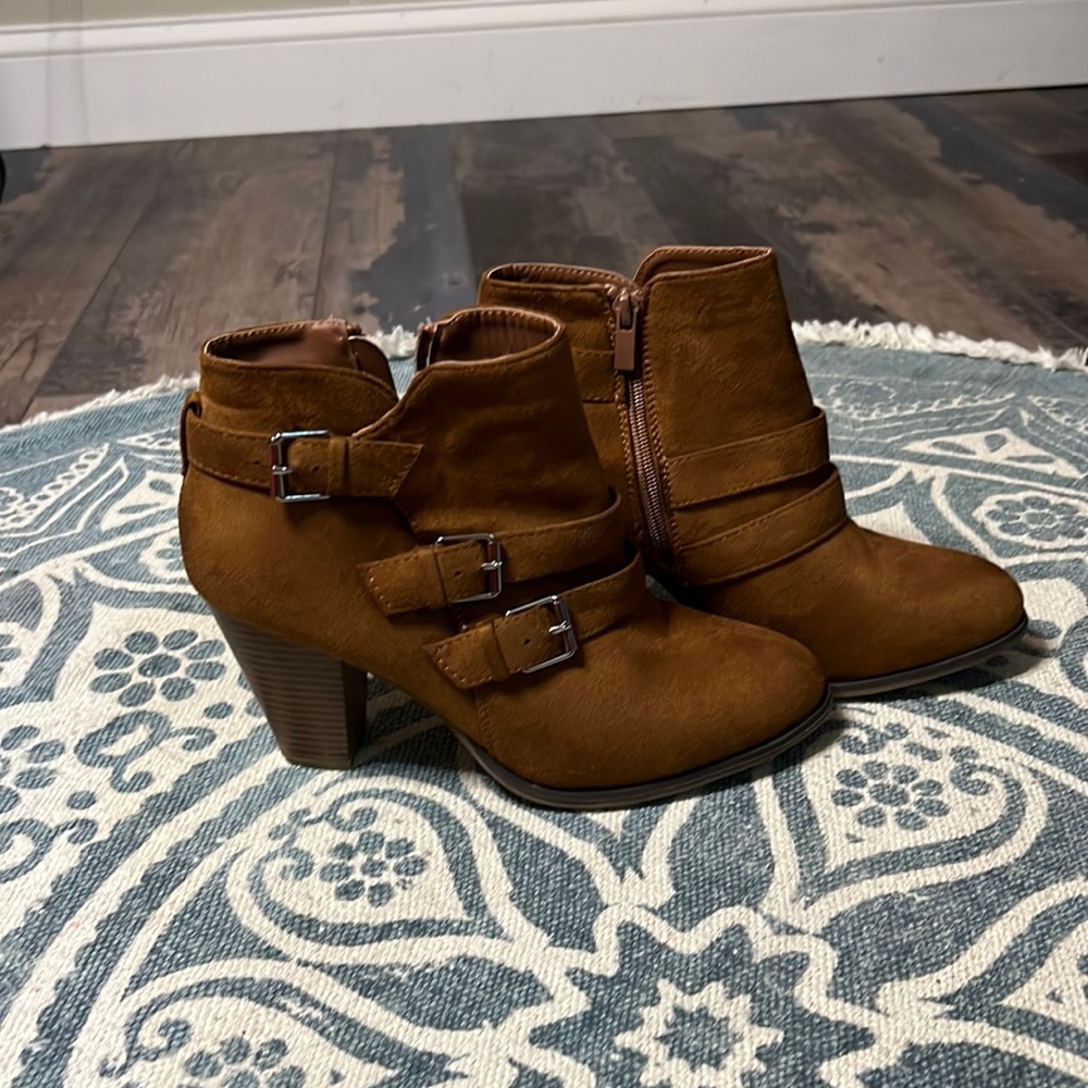 Cambridge Select Ankle Boots Size 9